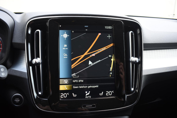 Volvo XC40 T2 129PK Business Pro / Navigatie / Parkeersensoren + Camera / Adaptieve Cruise Control / Stuur-Stoelverwarming / Elektrische Achterklep / LM Velgen