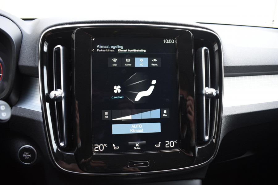 Volvo XC40 T2 129PK Business Pro / Navigatie / Parkeersensoren + Camera / Adaptieve Cruise Control / Stuur-Stoelverwarming / Elektrische Achterklep / LM Velgen