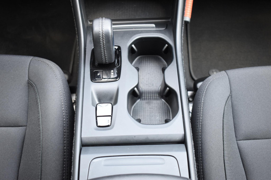 Volvo XC40 T2 129PK Business Pro / Navigatie / Parkeersensoren + Camera / Adaptieve Cruise Control / Stuur-Stoelverwarming / Elektrische Achterklep / LM Velgen