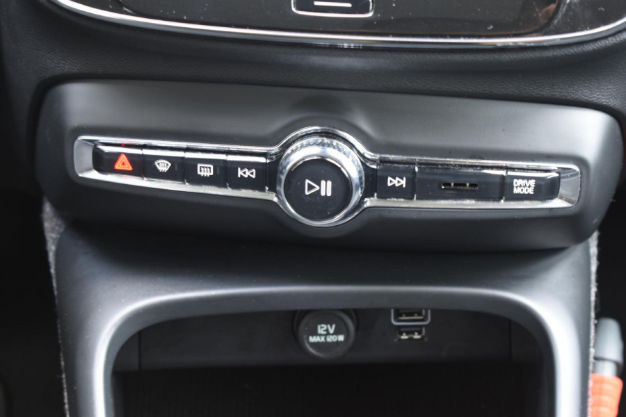 Volvo XC40 T2 129PK Business Pro / Navigatie / Parkeersensoren + Camera / Adaptieve Cruise Control / Stuur-Stoelverwarming / Elektrische Achterklep / LM Velgen