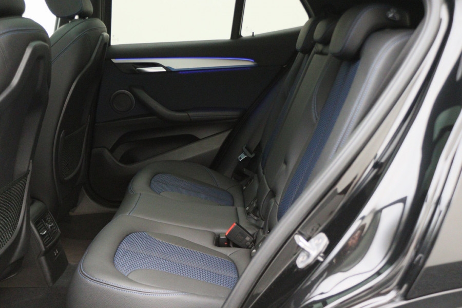 BMW X2 sDrive18i High Executive M Sport Automaat Leer, Panoramadak, LED, Camera, DAB, Afn. Trekhaak, 19"