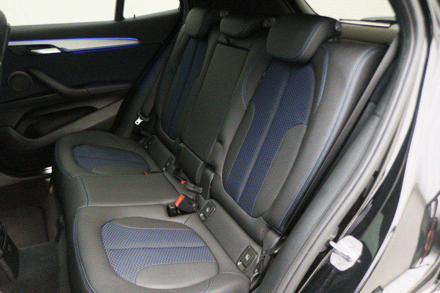 BMW X2 sDrive18i High Executive M Sport Automaat Leer, Panoramadak, LED, Camera, DAB, Afn. Trekhaak, 19"