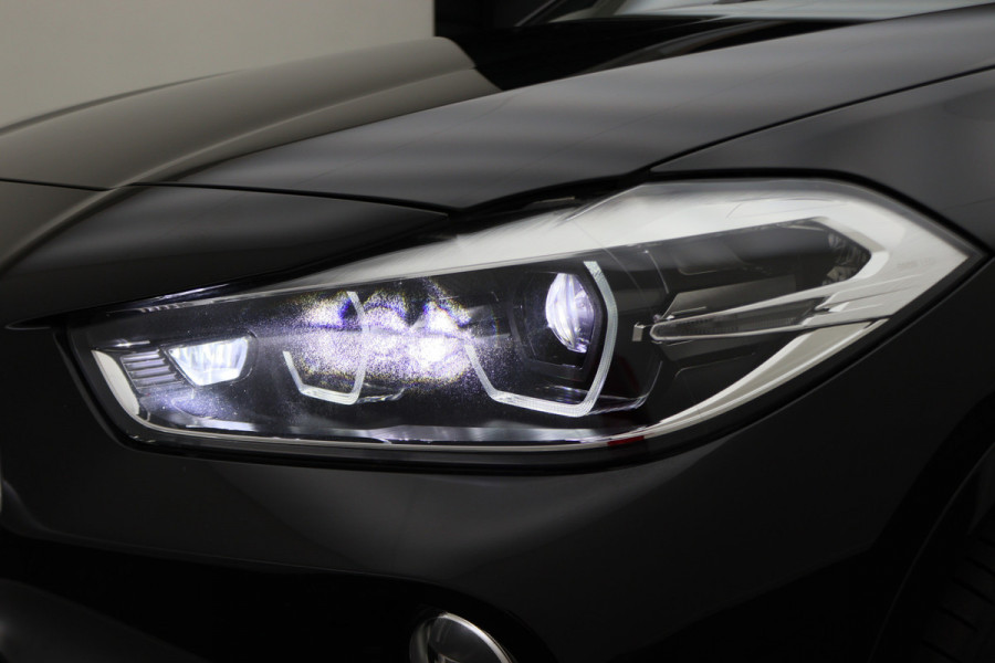 BMW X2 sDrive18i High Executive M Sport Automaat Leer, Panoramadak, LED, Camera, DAB, Afn. Trekhaak, 19"
