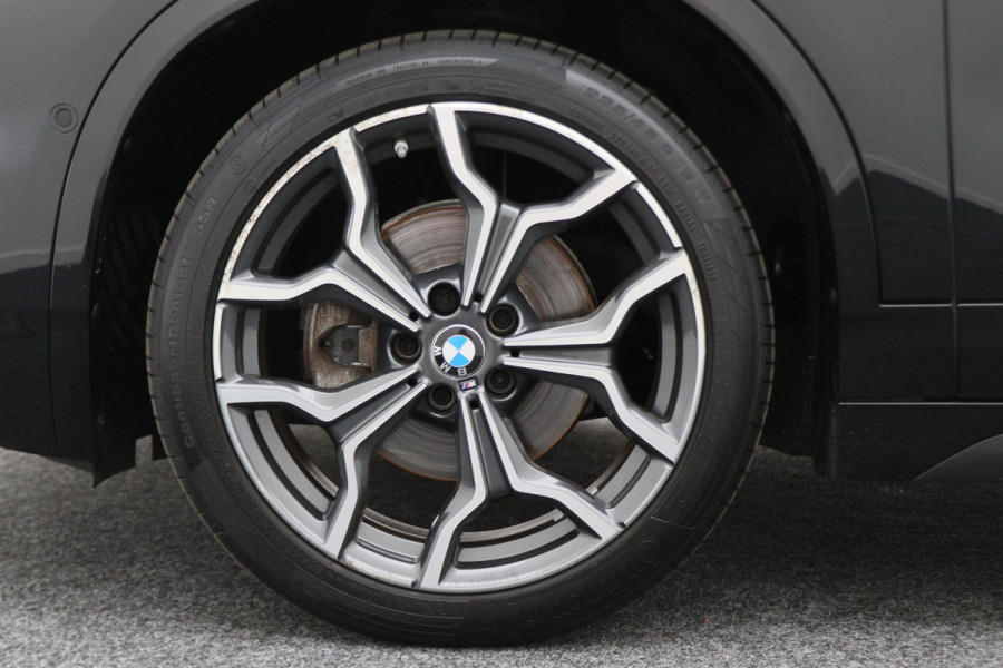 BMW X2 sDrive18i High Executive M Sport Automaat Leer, Panoramadak, LED, Camera, DAB, Afn. Trekhaak, 19"