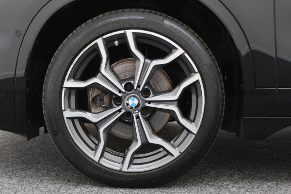 BMW X2 sDrive18i High Executive M Sport Automaat Leer, Panoramadak, LED, Camera, DAB, Afn. Trekhaak, 19"
