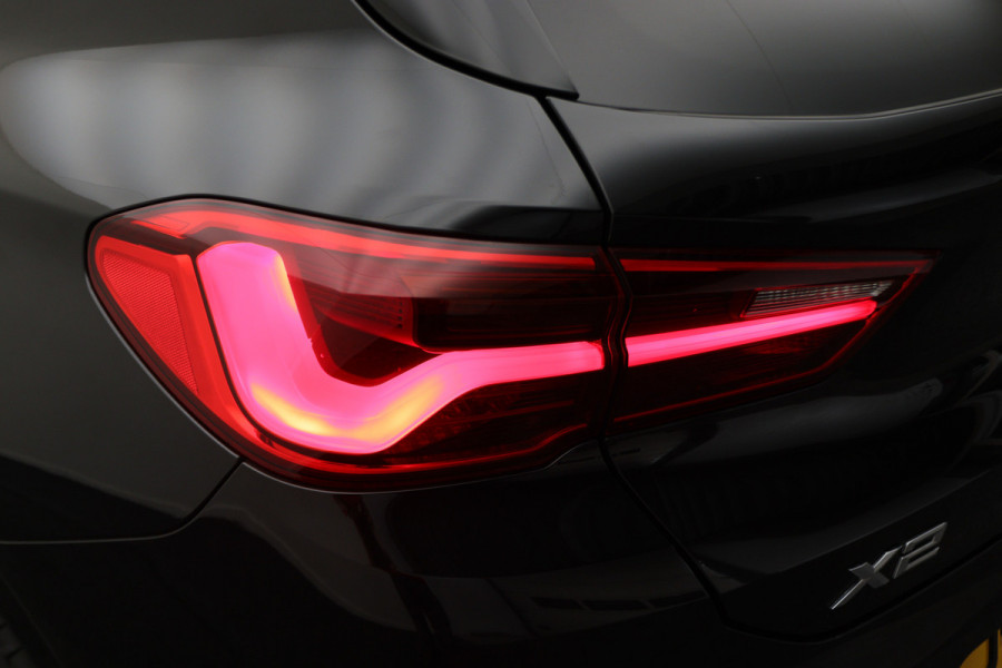 BMW X2 sDrive18i High Executive M Sport Automaat Leer, Panoramadak, LED, Camera, DAB, Afn. Trekhaak, 19"