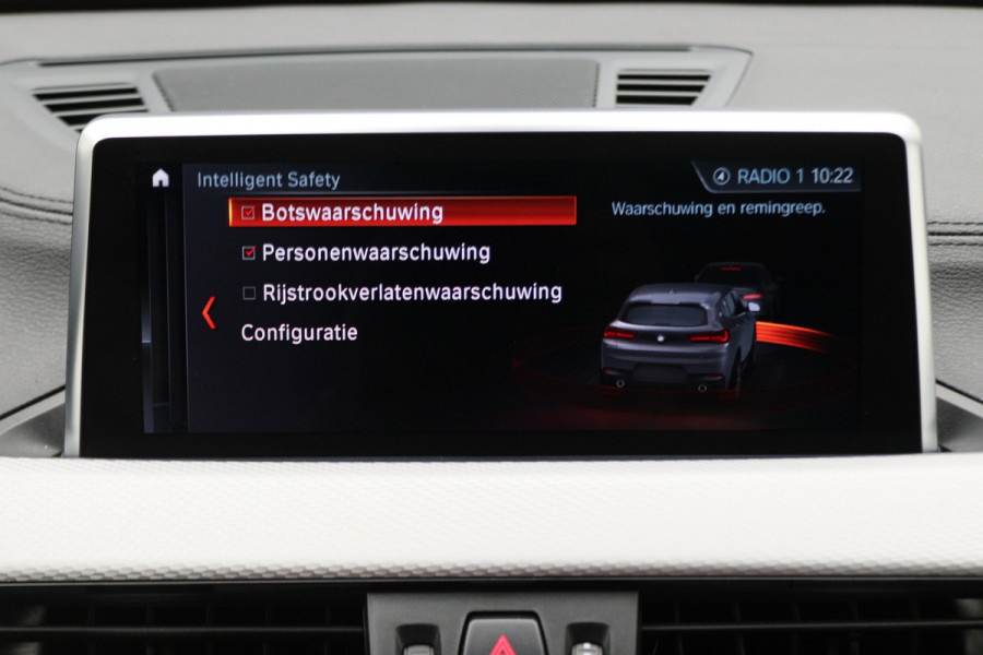 BMW X2 sDrive18i High Executive M Sport Automaat Leer, Panoramadak, LED, Camera, DAB, Afn. Trekhaak, 19"