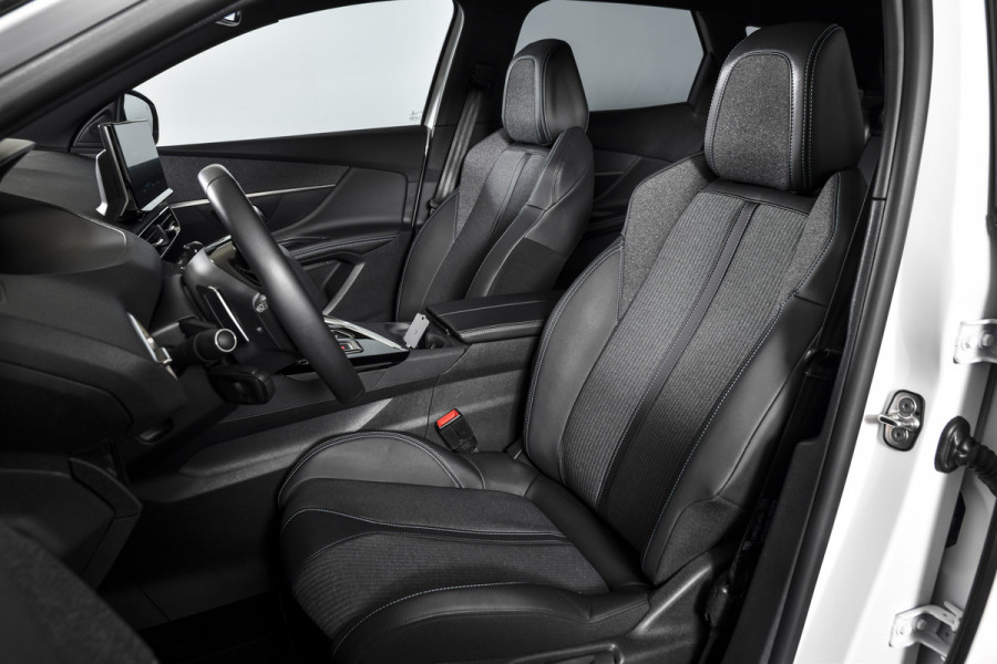 Peugeot 3008 1.6 HYbrid 225 Allure Pack Business - Automaat | Dig. Cockpit | Adapt. Cruise | PDC | Camera | NAV + App. Connect | ECC | Elek. Klep | LM 18" | Afn. Trekhaak |