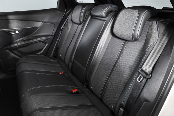Peugeot 3008 1.6 HYbrid 225 Allure Pack Business - Automaat | Dig. Cockpit | Adapt. Cruise | PDC | Camera | NAV + App. Connect | ECC | Elek. Klep | LM 18" | Afn. Trekhaak |
