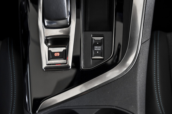 Peugeot 3008 1.6 HYbrid 225 Allure Pack Business - Automaat | Dig. Cockpit | Adapt. Cruise | PDC | Camera | NAV + App. Connect | ECC | Elek. Klep | LM 18" | Afn. Trekhaak |