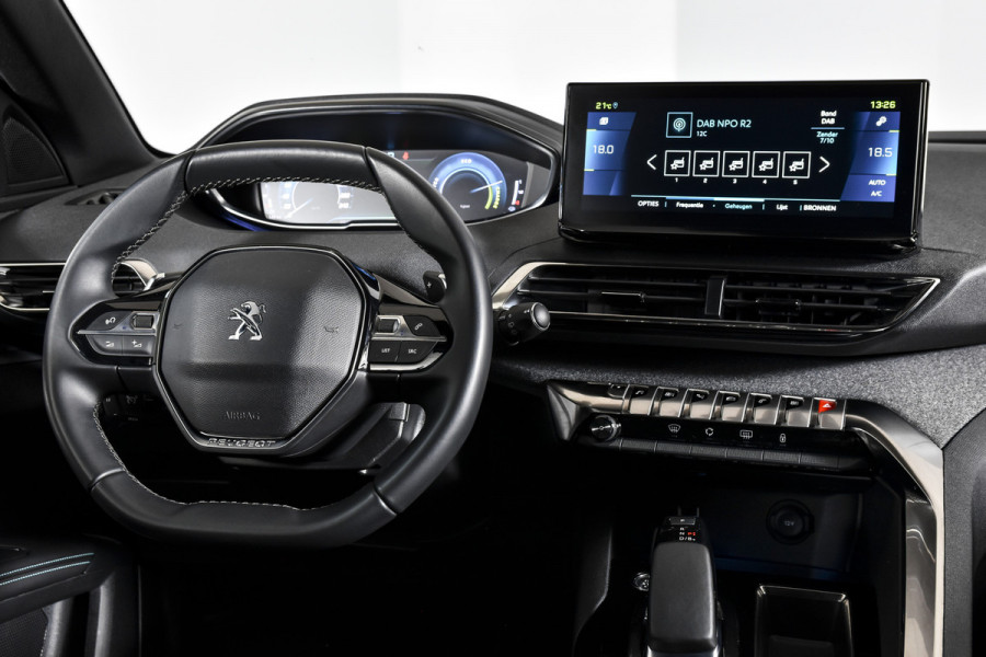 Peugeot 3008 1.6 HYbrid 225 Allure Pack Business - Automaat | Dig. Cockpit | Adapt. Cruise | PDC | Camera | NAV + App. Connect | ECC | Elek. Klep | LM 18" | Afn. Trekhaak |