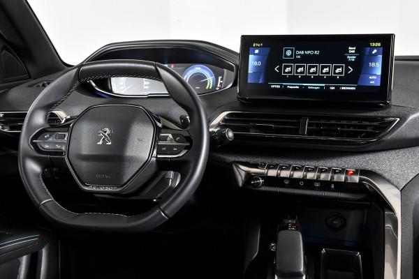 Peugeot 3008 1.6 HYbrid 225 Allure Pack Business - Automaat | Dig. Cockpit | Adapt. Cruise | PDC | Camera | NAV + App. Connect | ECC | Elek. Klep | LM 18" | Afn. Trekhaak |