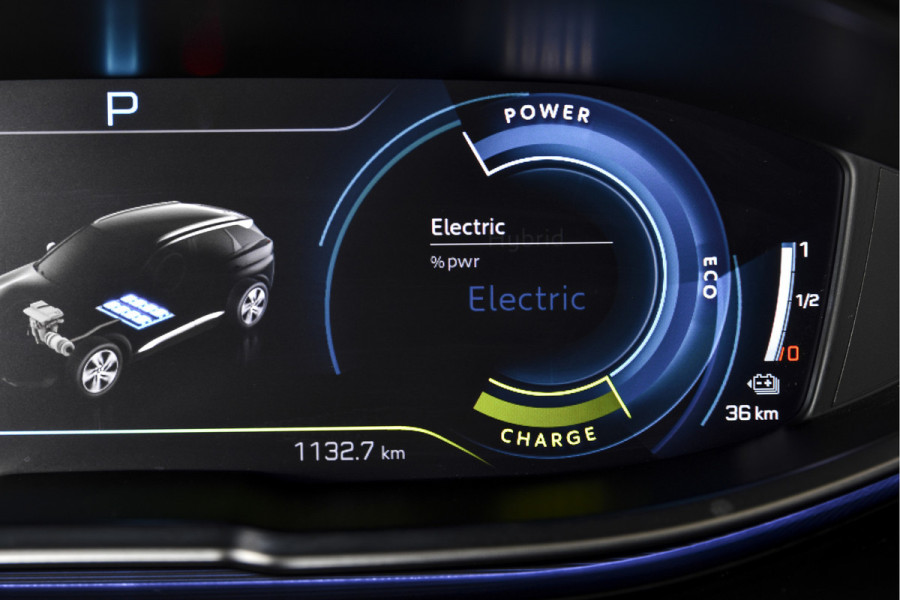Peugeot 3008 1.6 HYbrid 225 Allure Pack Business - Automaat | Dig. Cockpit | Adapt. Cruise | PDC | Camera | NAV + App. Connect | ECC | Elek. Klep | LM 18" | Afn. Trekhaak |