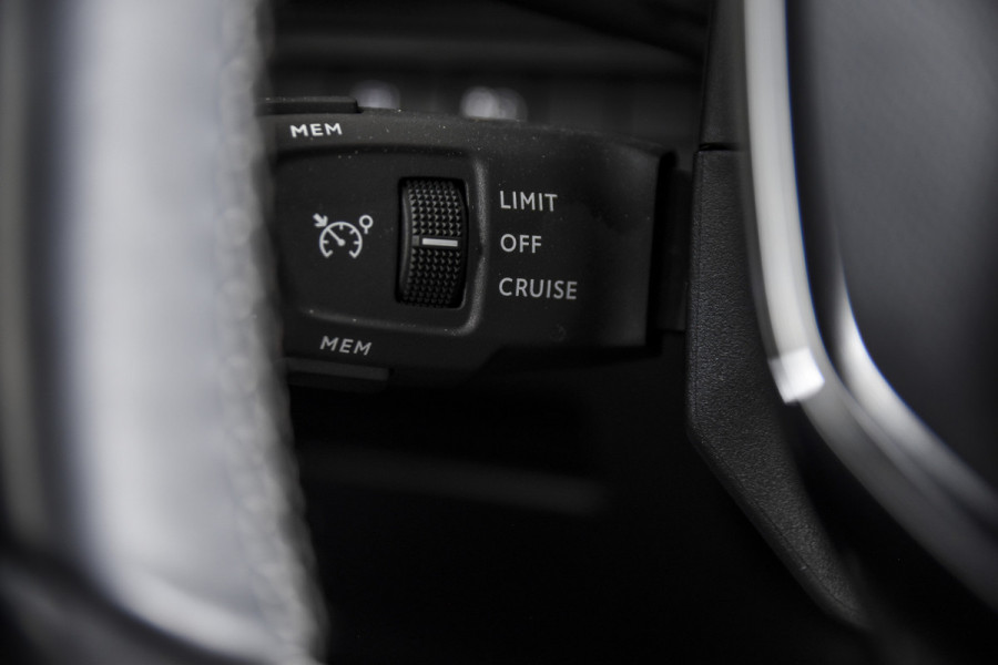 Peugeot 3008 1.6 HYbrid 225 Allure Pack Business - Automaat | Dig. Cockpit | Adapt. Cruise | PDC | Camera | NAV + App. Connect | ECC | Elek. Klep | LM 18" | Afn. Trekhaak |