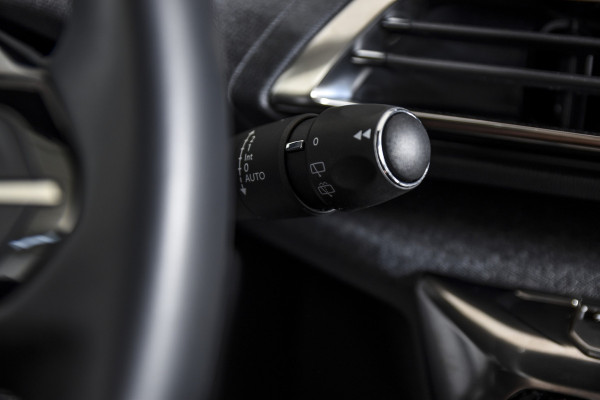 Peugeot 3008 1.6 HYbrid 225 Allure Pack Business - Automaat | Dig. Cockpit | Adapt. Cruise | PDC | Camera | NAV + App. Connect | ECC | Elek. Klep | LM 18" | Afn. Trekhaak |