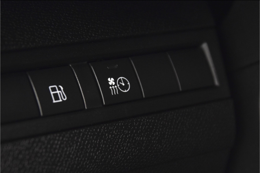 Peugeot 3008 1.6 HYbrid 225 Allure Pack Business - Automaat | Dig. Cockpit | Adapt. Cruise | PDC | Camera | NAV + App. Connect | ECC | Elek. Klep | LM 18" | Afn. Trekhaak |