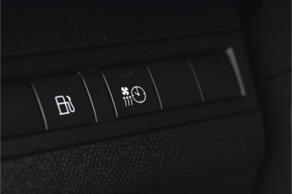 Peugeot 3008 1.6 HYbrid 225 Allure Pack Business - Automaat | Dig. Cockpit | Adapt. Cruise | PDC | Camera | NAV + App. Connect | ECC | Elek. Klep | LM 18" | Afn. Trekhaak |