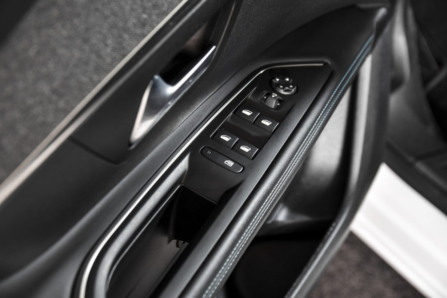 Peugeot 3008 1.6 HYbrid 225 Allure Pack Business - Automaat | Dig. Cockpit | Adapt. Cruise | PDC | Camera | NAV + App. Connect | ECC | Elek. Klep | LM 18" | Afn. Trekhaak |
