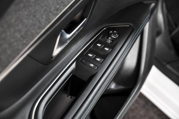 Peugeot 3008 1.6 HYbrid 225 Allure Pack Business - Automaat | Dig. Cockpit | Adapt. Cruise | PDC | Camera | NAV + App. Connect | ECC | Elek. Klep | LM 18" | Afn. Trekhaak |