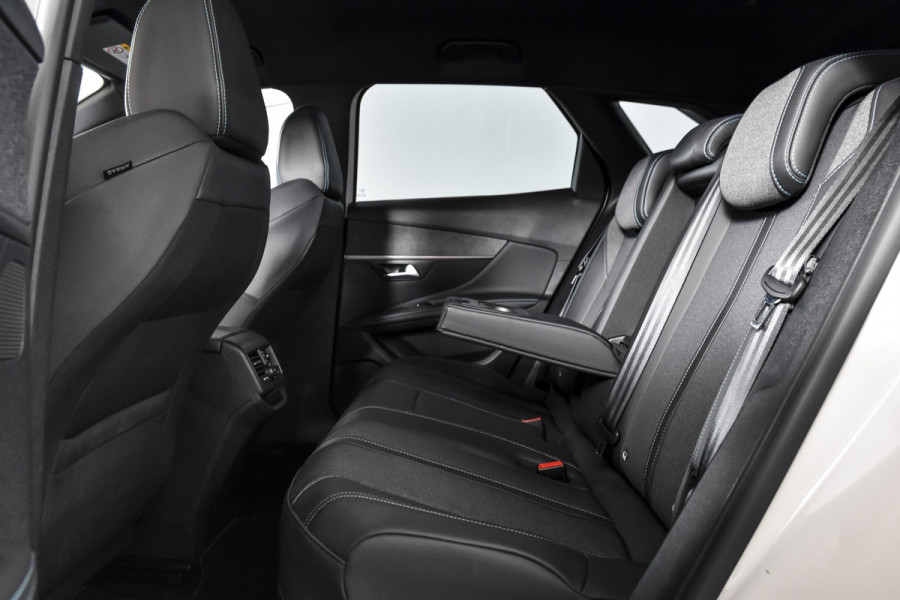 Peugeot 3008 1.6 HYbrid 225 Allure Pack Business - Automaat | Dig. Cockpit | Adapt. Cruise | PDC | Camera | NAV + App. Connect | ECC | Elek. Klep | LM 18" | Afn. Trekhaak |