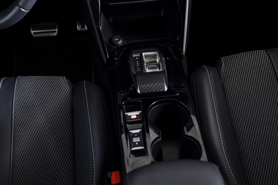 Peugeot 2008 1.2 PureTech 130 PK GT - Automaat | Dig. Cockpit | Adapt. Cruise | PDC | Camera | App. Connect | ECC | DAB | LM 17" | 9966