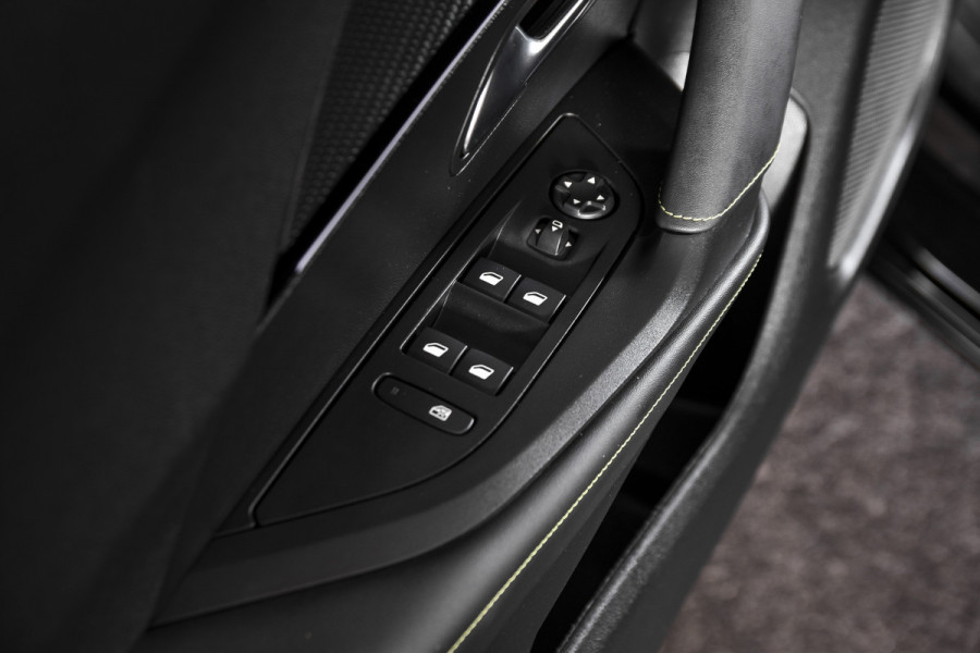 Peugeot 2008 1.2 PureTech 130 PK GT - Automaat | Dig. Cockpit | Adapt. Cruise | PDC | Camera | App. Connect | ECC | DAB | LM 17" | 9966