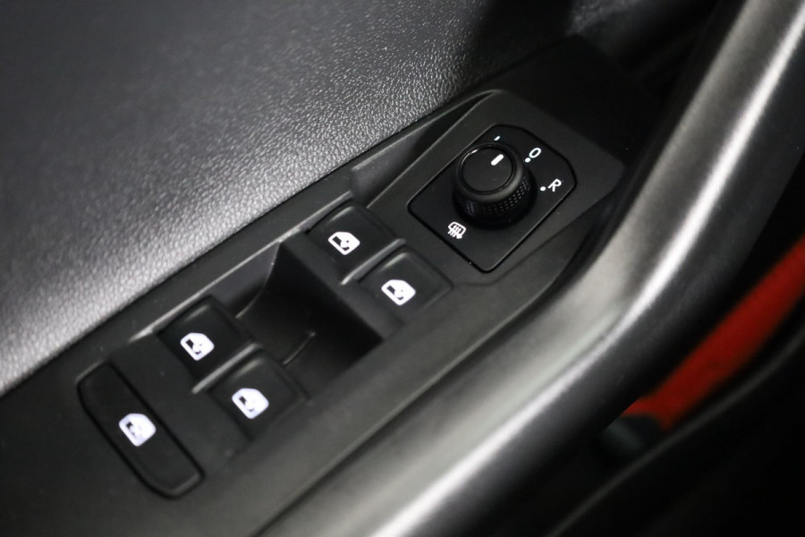 Volkswagen Polo 1.0 TSI Life 95 pk | Verlengde garantie | Navigatie via App | Parkeersensoren | Adaptieve cruise control | LED koplampen |