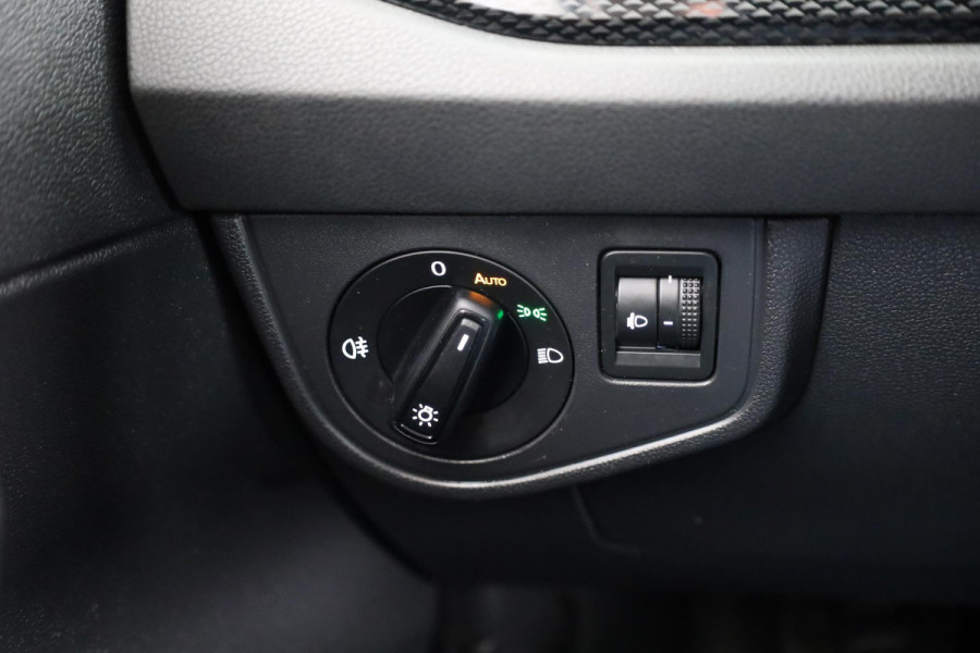 Volkswagen Polo 1.0 TSI Life 95 pk | Verlengde garantie | Navigatie via App | Parkeersensoren | Adaptieve cruise control | LED koplampen |