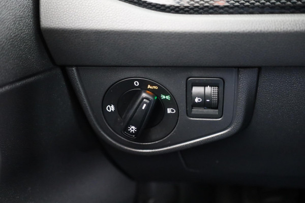 Volkswagen Polo 1.0 TSI Life 95 pk | Verlengde garantie | Navigatie via App | Parkeersensoren | Adaptieve cruise control | LED koplampen |