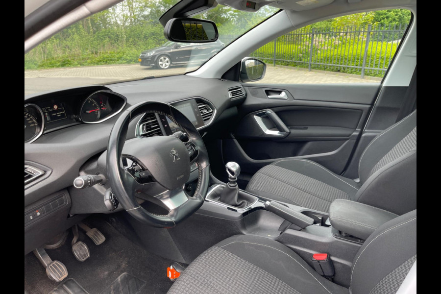 Peugeot 308 SW 1.2 PureTech Blue Lease Executive Panoramdak Navi Led-xenon Pdc