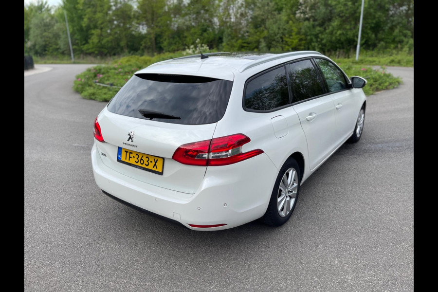 Peugeot 308 SW 1.2 PureTech Blue Lease Executive Panoramdak Navi Led-xenon Pdc