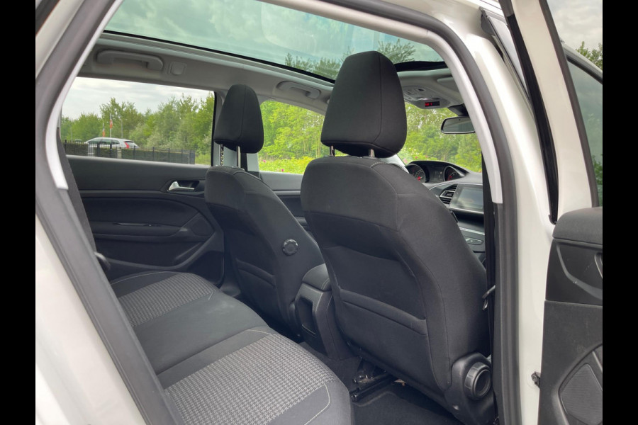 Peugeot 308 SW 1.2 PureTech Blue Lease Executive Panoramdak Navi Led-xenon Pdc