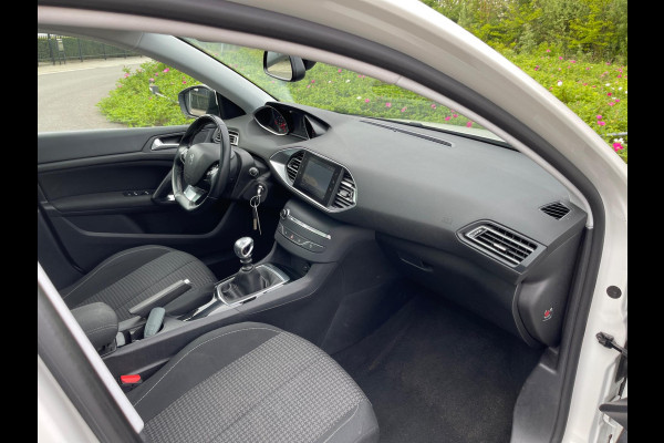 Peugeot 308 SW 1.2 PureTech Blue Lease Executive Panoramdak Navi Led-xenon Pdc