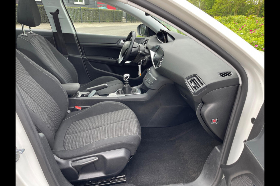 Peugeot 308 SW 1.2 PureTech Blue Lease Executive Panoramdak Navi Led-xenon Pdc