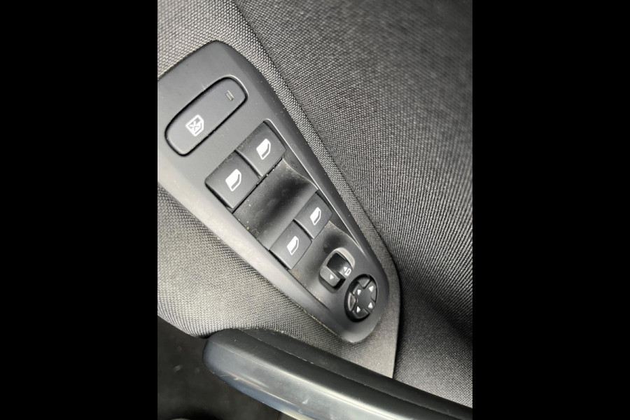 Peugeot 308 SW 1.2 PureTech Blue Lease Executive Panoramdak Navi Led-xenon Pdc