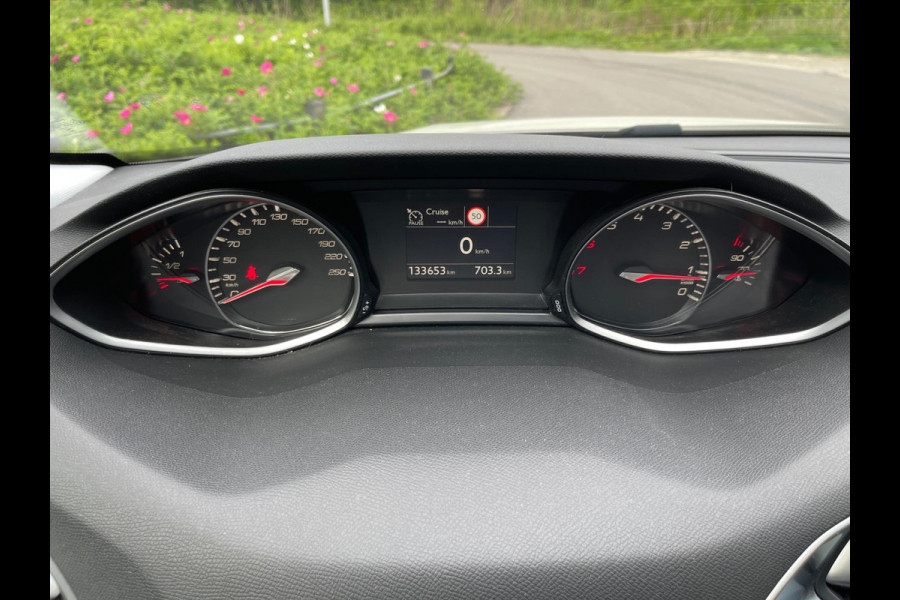 Peugeot 308 SW 1.2 PureTech Blue Lease Executive Panoramdak Navi Led-xenon Pdc