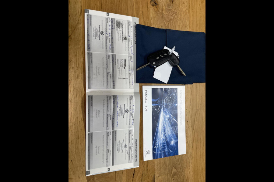 Peugeot 308 SW 1.2 PureTech Blue Lease Executive Panoramdak Navi Led-xenon Pdc