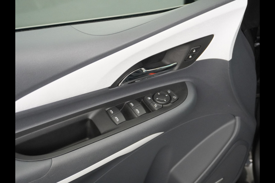 Opel Ampera-E 65kWh Nieuw+Grootste-Accu+garantie-AUG-2031! 204pk AUT. LEER Apple Carplay Android Auto Camera Pdc Dodehoek Ecc Apps Bordherkenn Adapt Parkeersensoren Connected-Service Multimedia WiFi voorber. Business Executive Unieke km stand!