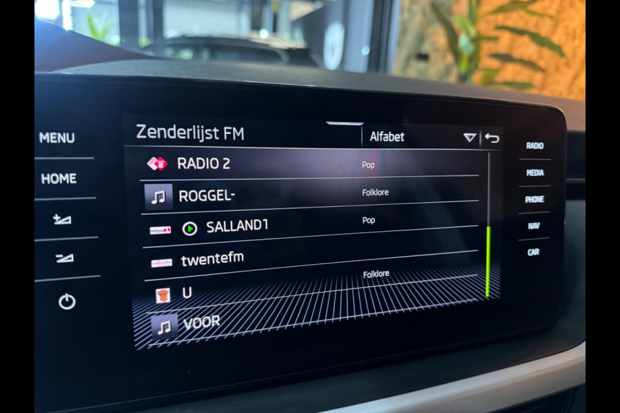 Škoda Kamiq 1.0 TSI Ambition Garantie CarPlay Camera PDC Front Ass Lane Ass Cruise Clima DAB Navi Rijklaar