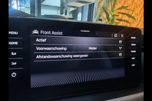 Škoda Kamiq 1.0 TSI Ambition Garantie CarPlay Camera PDC Front Ass Lane Ass Cruise Clima DAB Navi Rijklaar