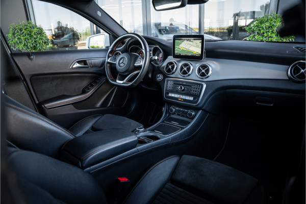Mercedes-Benz GLA GLA200 Premium Plus - AMG Line | Panorama | Camera | Navi | Stoelverwarming