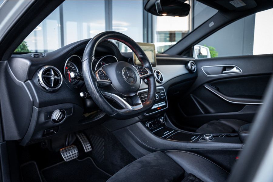 Mercedes-Benz GLA GLA200 Premium Plus - AMG Line | Panorama | Camera | Navi | Stoelverwarming