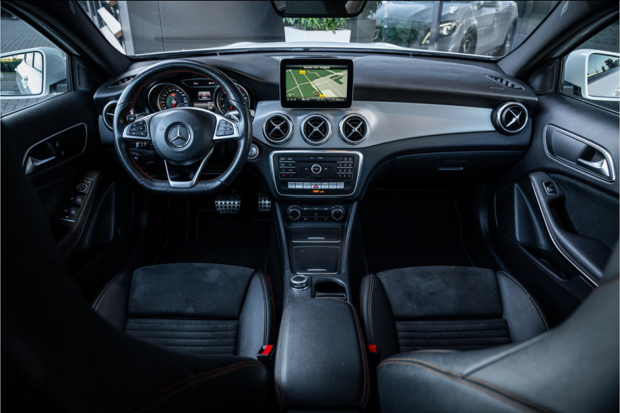 Mercedes-Benz GLA GLA200 Premium Plus - AMG Line | Panorama | Camera | Navi | Stoelverwarming