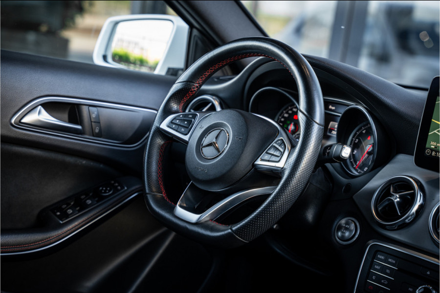 Mercedes-Benz GLA GLA200 Premium Plus - AMG Line | Panorama | Camera | Navi | Stoelverwarming