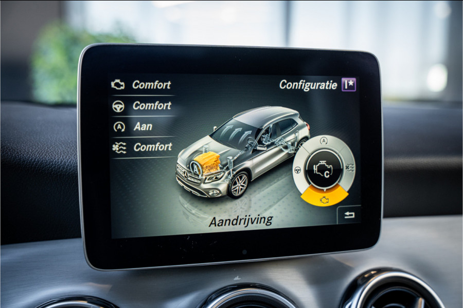 Mercedes-Benz GLA GLA200 Premium Plus - AMG Line | Panorama | Camera | Navi | Stoelverwarming