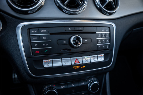 Mercedes-Benz GLA GLA200 Premium Plus - AMG Line | Panorama | Camera | Navi | Stoelverwarming
