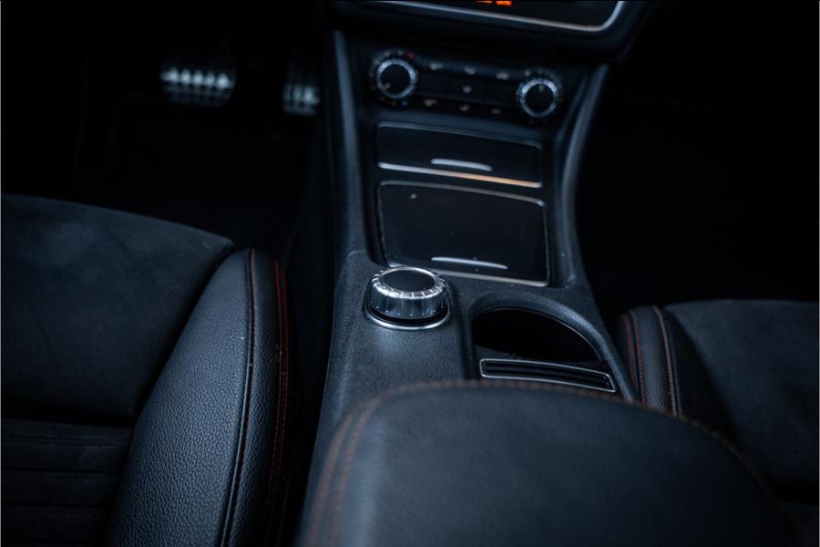 Mercedes-Benz GLA GLA200 Premium Plus - AMG Line | Panorama | Camera | Navi | Stoelverwarming