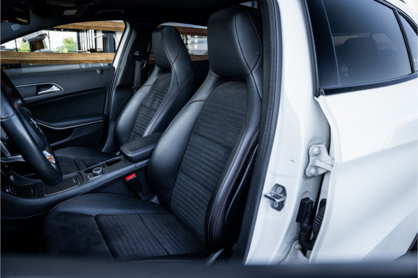 Mercedes-Benz GLA GLA200 Premium Plus - AMG Line | Panorama | Camera | Navi | Stoelverwarming