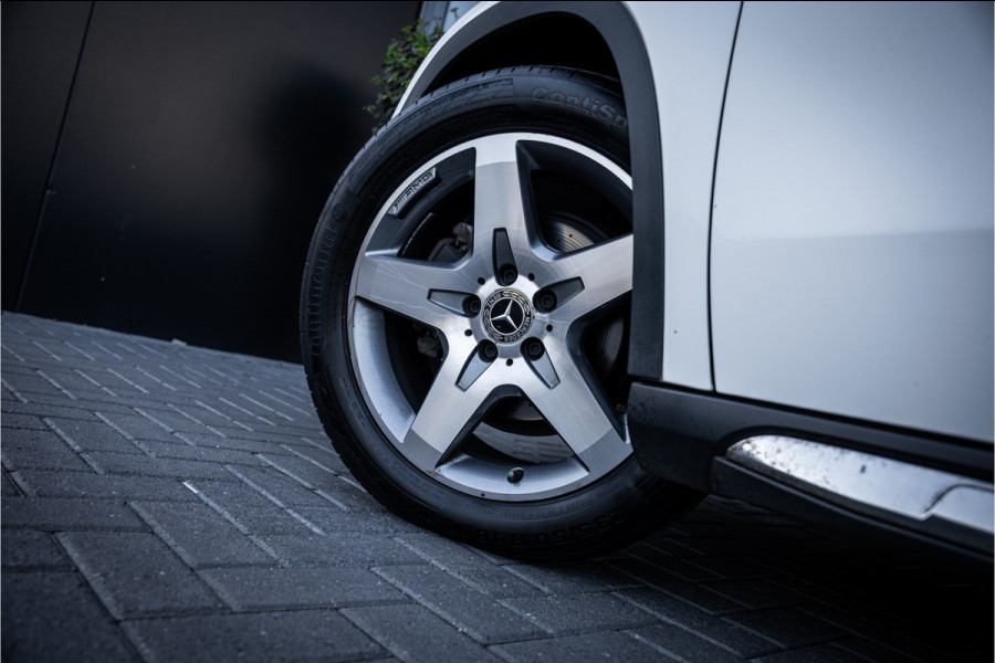 Mercedes-Benz GLA GLA200 Premium Plus - AMG Line | Panorama | Camera | Navi | Stoelverwarming
