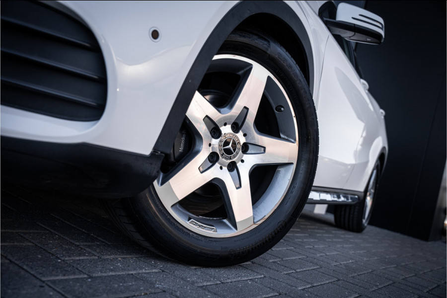 Mercedes-Benz GLA GLA200 Premium Plus - AMG Line | Panorama | Camera | Navi | Stoelverwarming